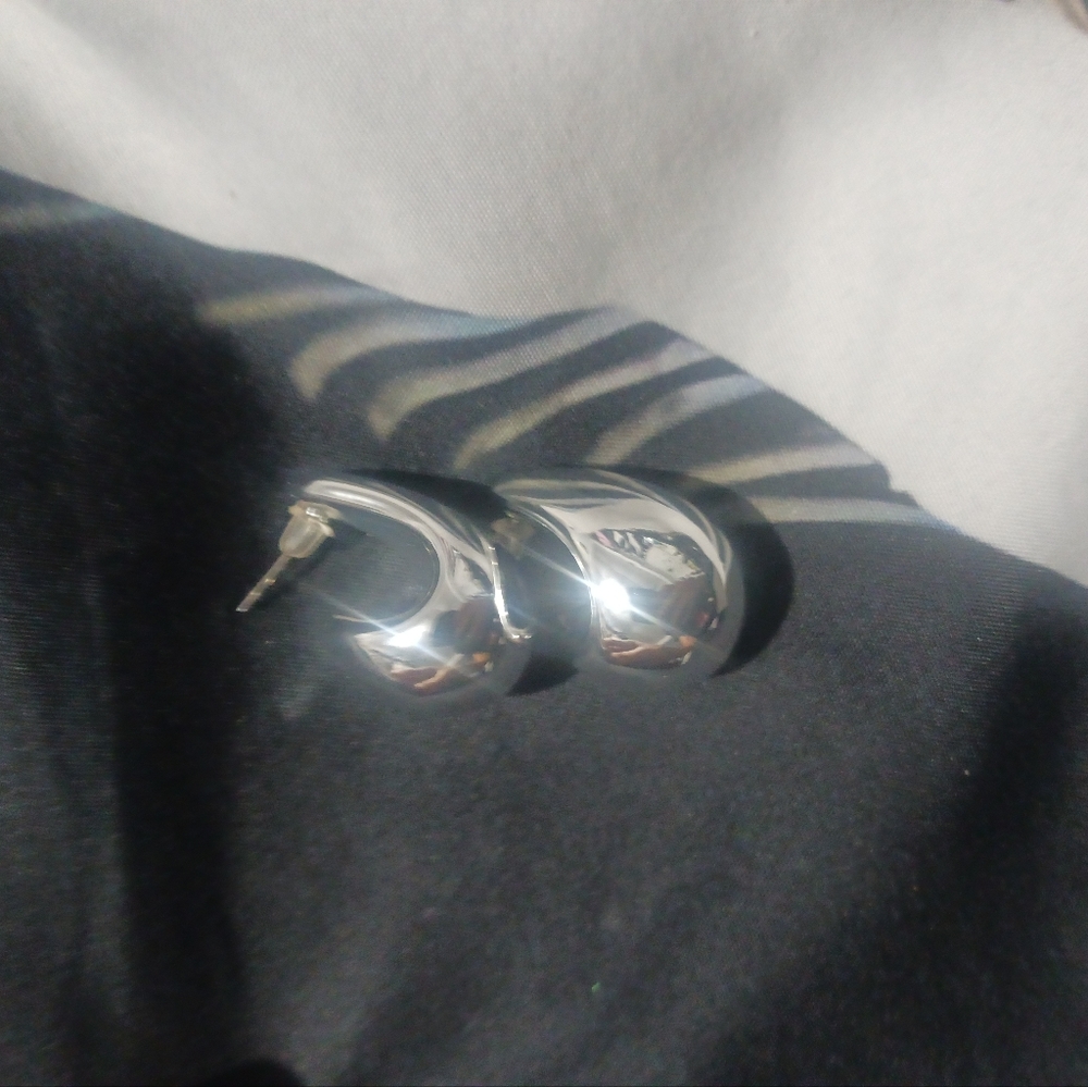 Women Fashion Silver Drop Stud Mid Earrings - Picture 8 of 8
